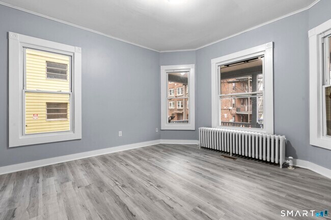 Building Photo - 16 Plaza Ave