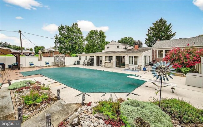 Building Photo - 7203 Peekskill Dr