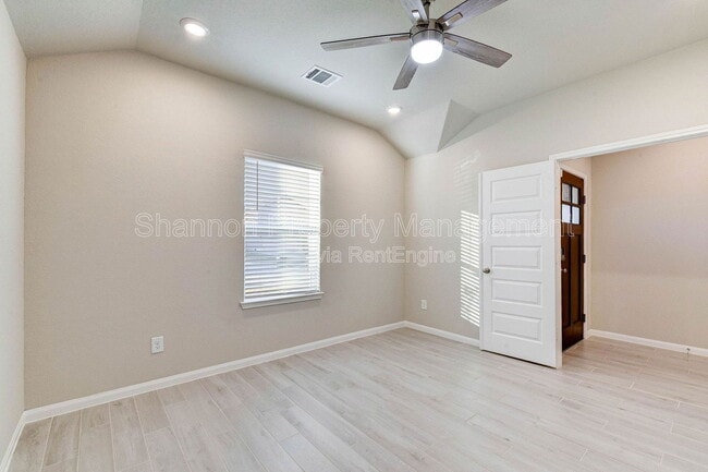 Building Photo - 12902 Royal Ann Wy