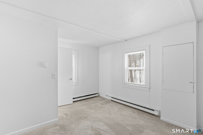 Building Photo - 1565 Byam Rd