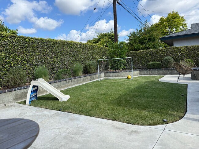 Building Photo - Garden Grove - Upgraded 3 Bedroom 2 Bath H...