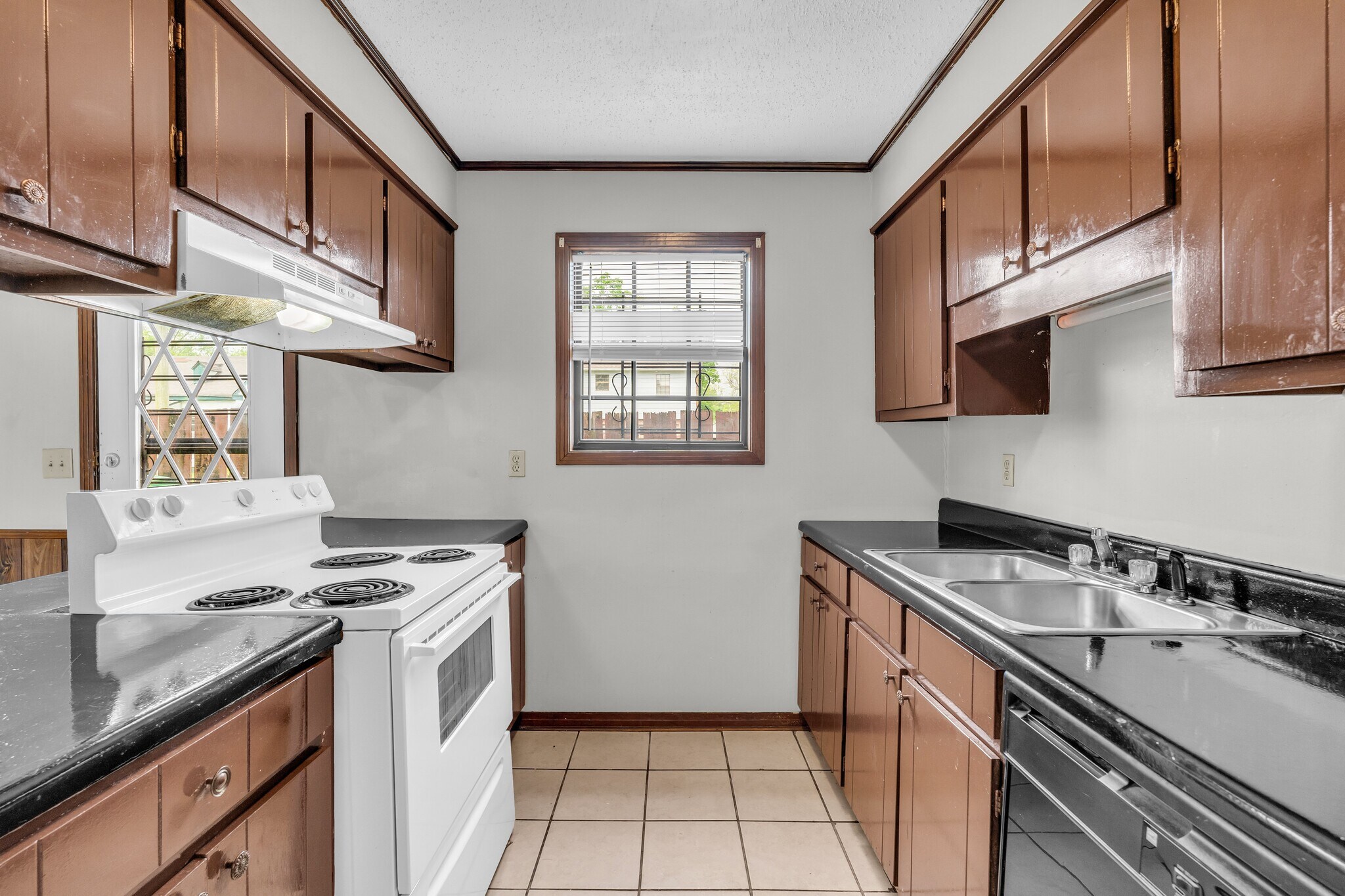 Building Photo - 320 11th St N