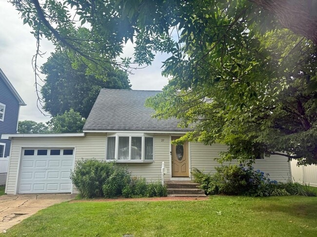 Primary Photo - 37 Boblee Ln