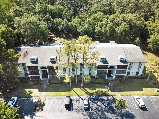 Building Photo - 1372 Pine Ridge Cir E
