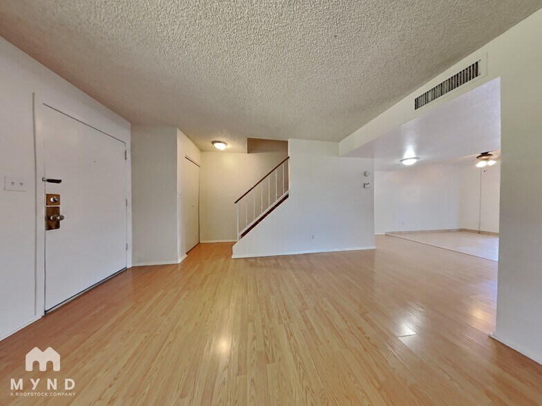 Building Photo - 4305 W Solano Dr N