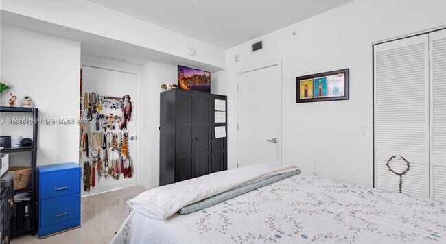 Building Photo - 7875 NW 107th Ave