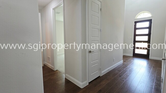 Building Photo - 10870 Grayhead Dr