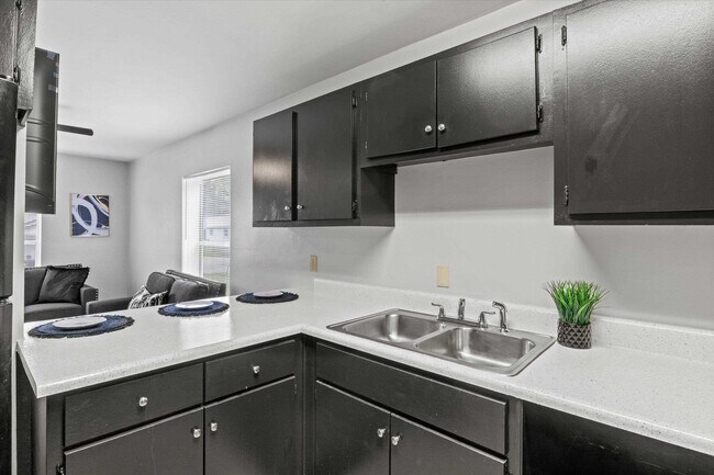 Building Photo - 2114 Main St