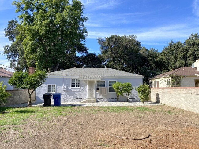Building Photo - 2717 N Crescent Ave