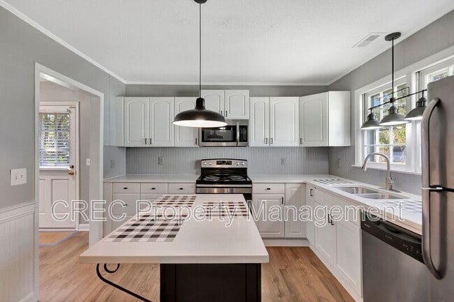 Building Photo - 204 S Hampton St