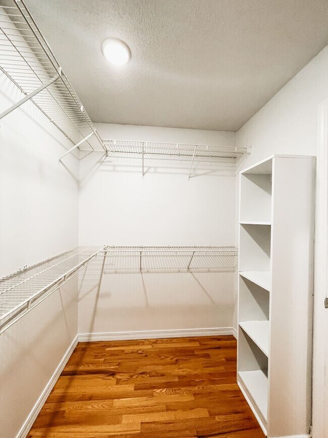 Building Photo - Southwest Springfield - Kickapoo High