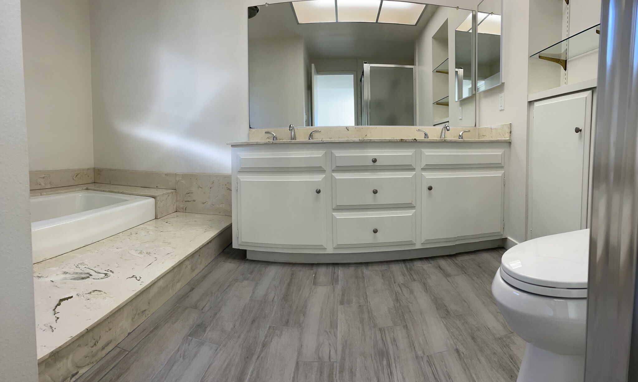 Master Bath Double Sink - 6052 Pat Ave