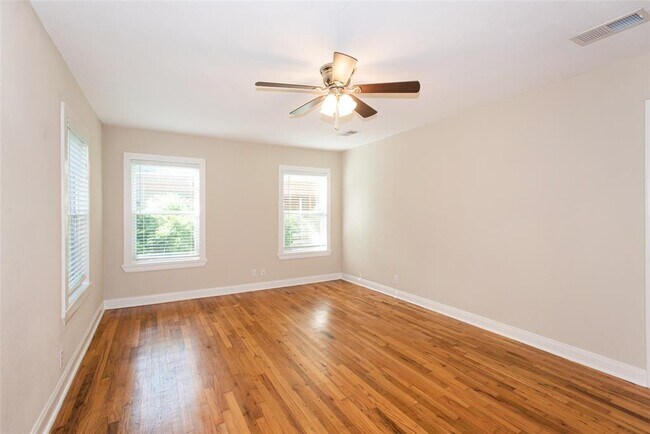 Building Photo - 1607 W 40th St