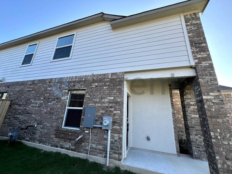 Building Photo - 303 Milliner Lp