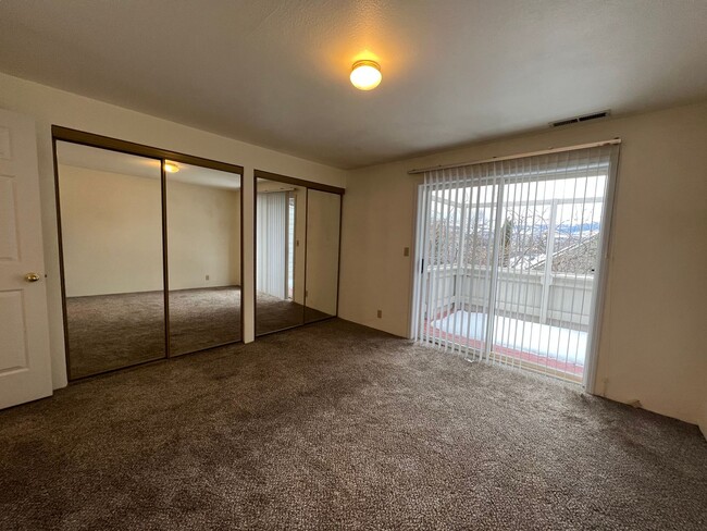 Building Photo - 620-622 Scenic Dr