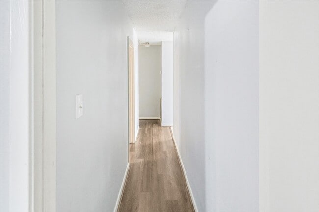 Building Photo - 2719 Meadow Ln