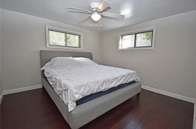 Building Photo - 216 Mira Ave