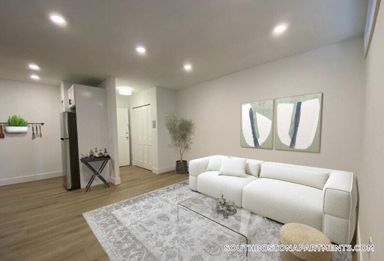 Building Photo - 740 E 7th St