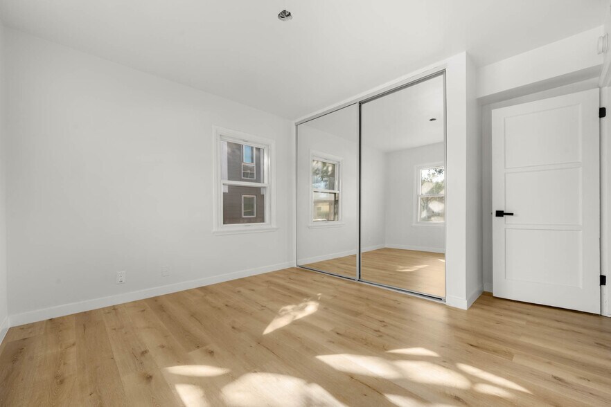 Building Photo - 8746 Belford Ave