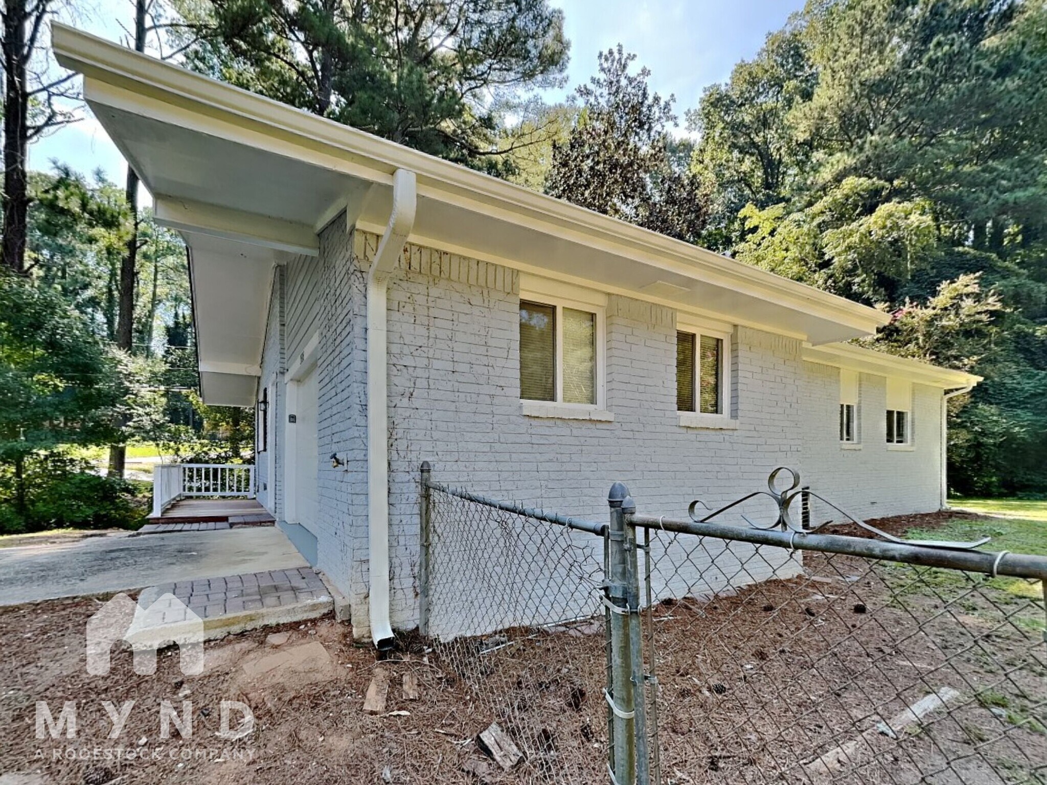 Building Photo - 2585 Westchester Dr