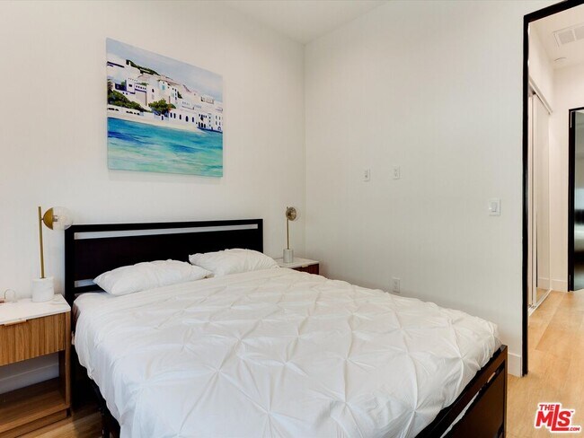 Building Photo - 2815 1/2 Redondo Blvd