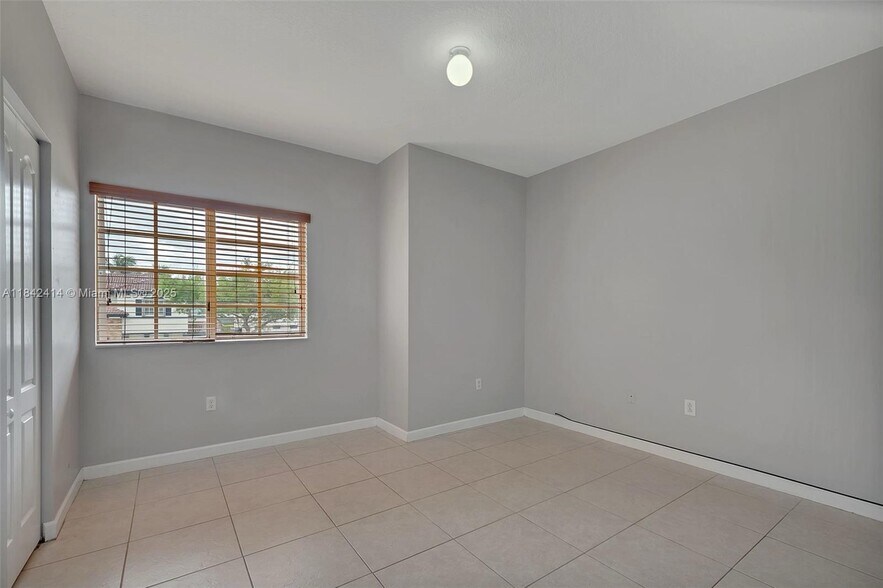 Building Photo - 16633 SW 50th Ter