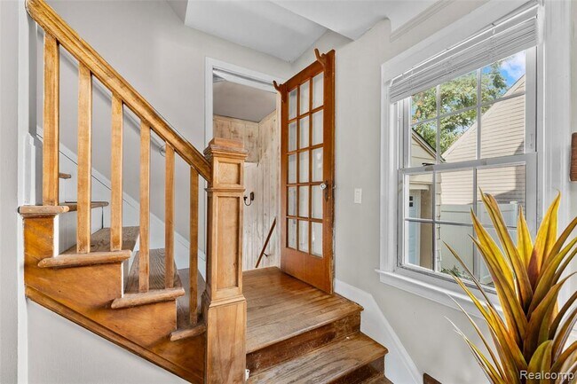 Building Photo - 1674 Eaton Rd