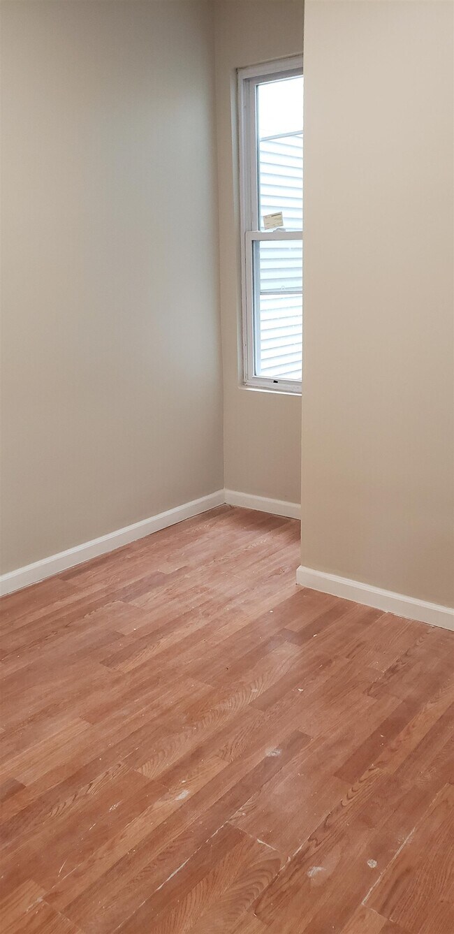 Building Photo - 29 E 16th St