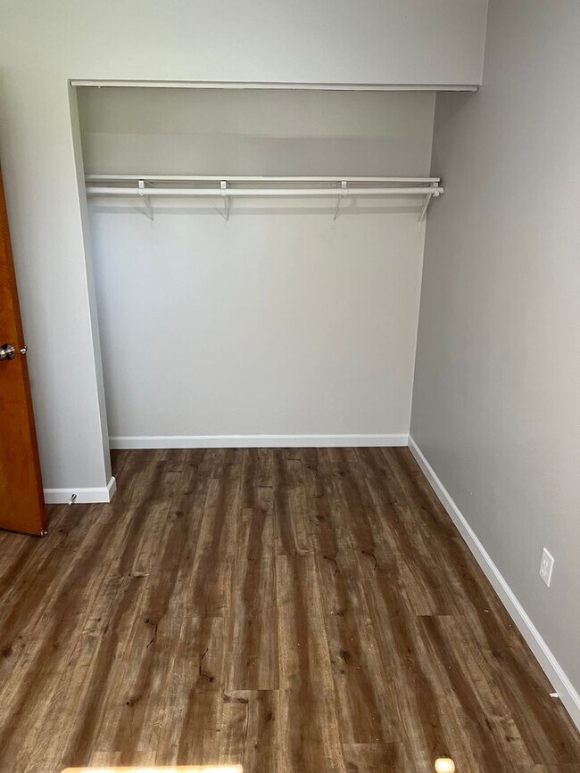 Building Photo - Newly remodeled 2 bedroom 1 bath duples