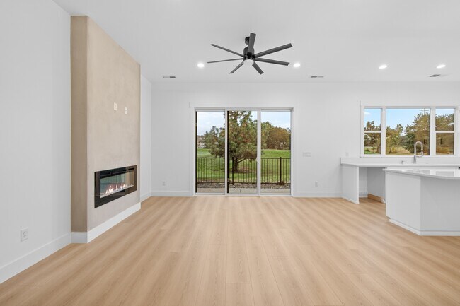 Building Photo - 109 Golf View Dr