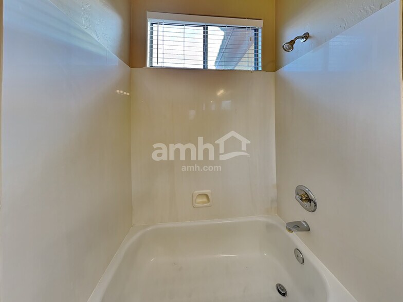 Building Photo - 174 E Corte Rancho Centro