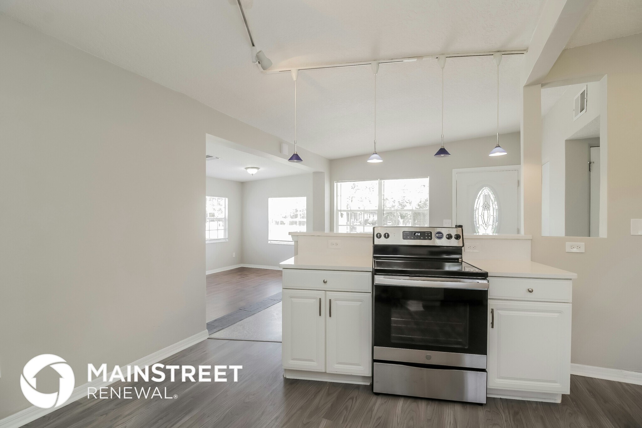 Building Photo - 451 E 6th St