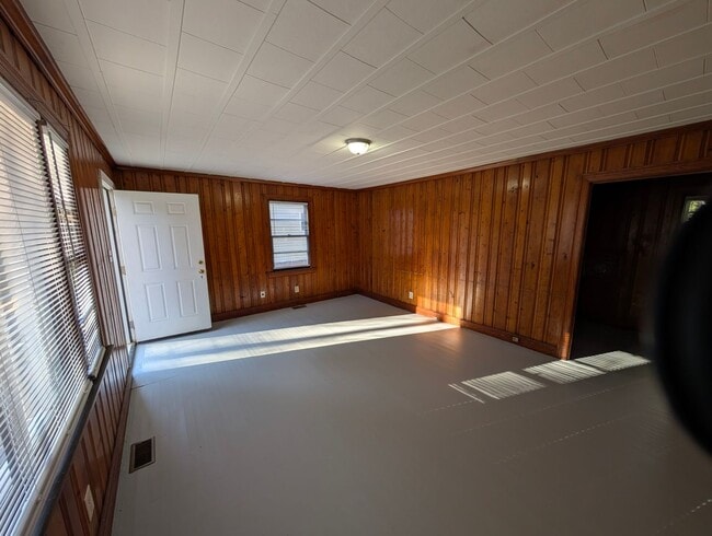 Building Photo - Cozy 2 Bedroom