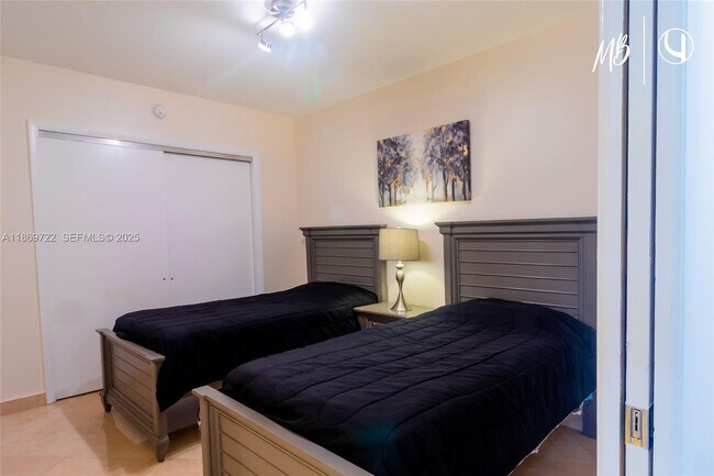 Building Photo - 1830 S Ocean Dr