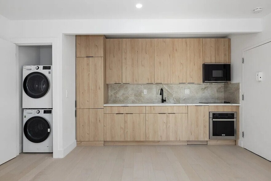 Building Photo - 165 First Avenue