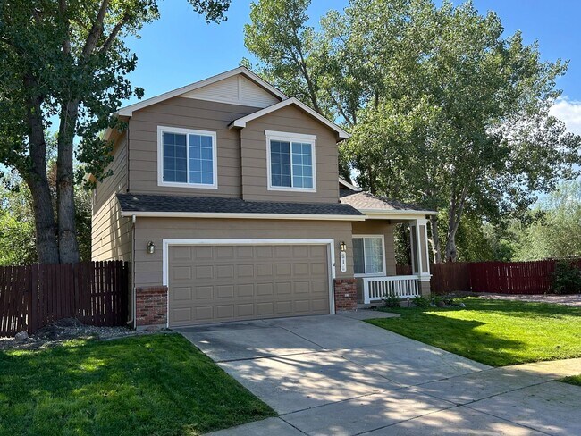 Building Photo - 4 bed 3.5 bath with 2 car garage - Availab...