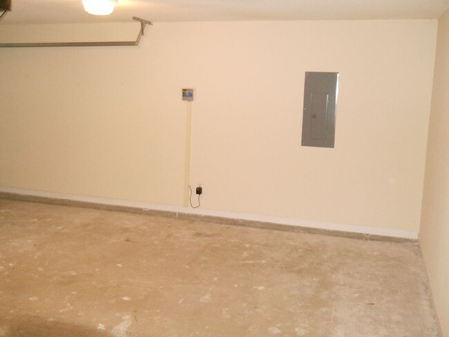 Building Photo - 3 BR 2 BA in Hahira