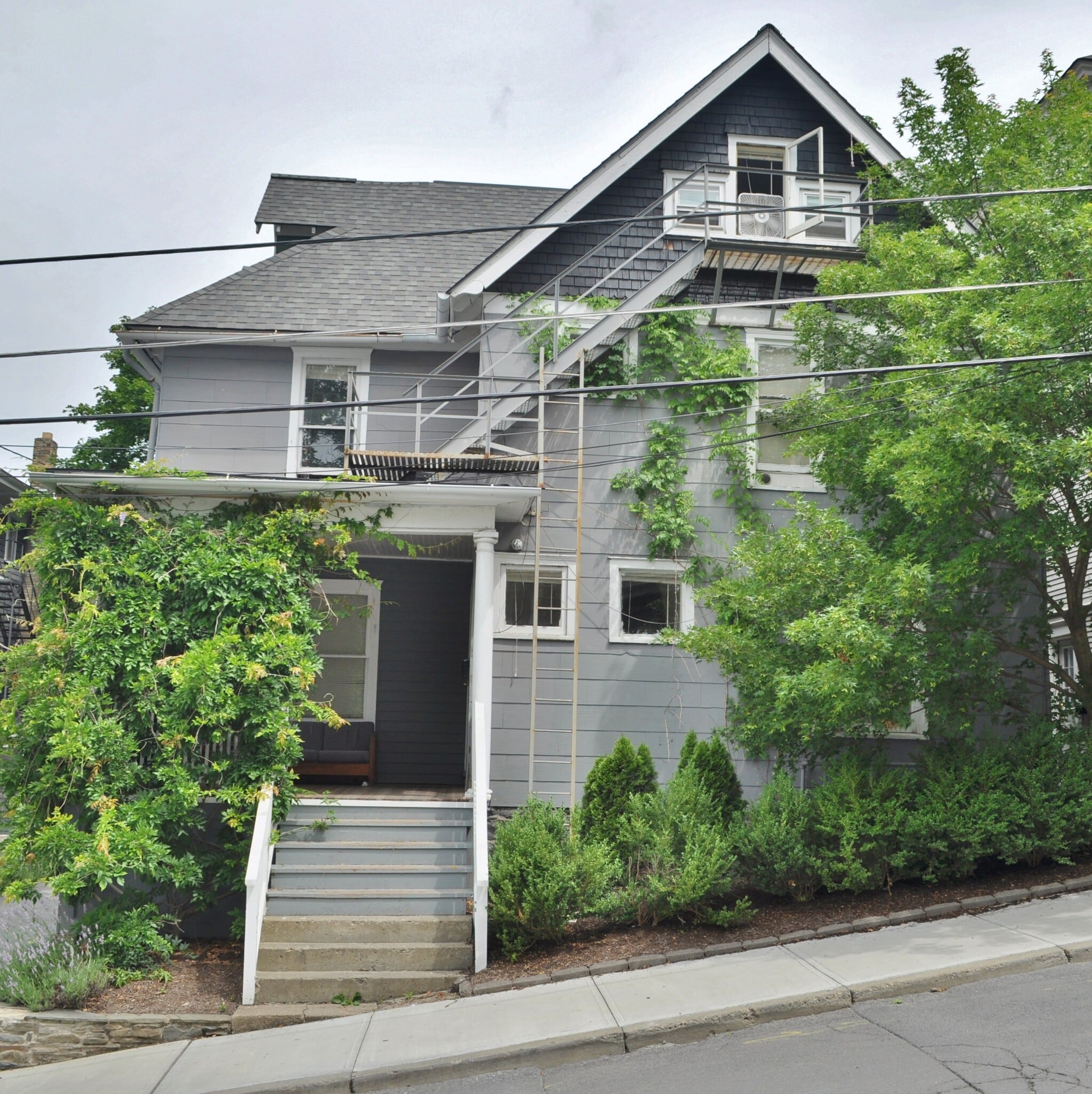 Building Photo - 208 Williams St