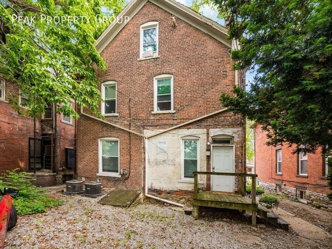 Building Photo - 131 W 8th Ave