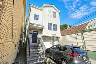Building Photo - 87 Cottage St