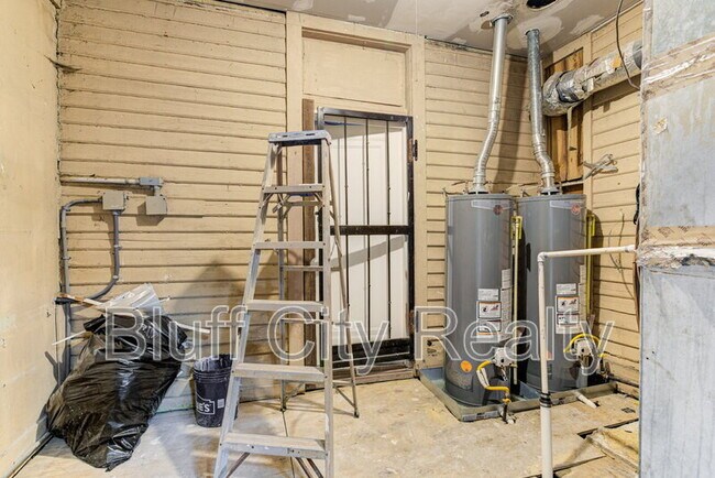 Building Photo - 1639 Southern Ave