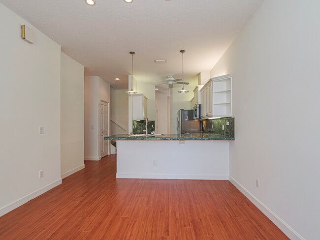 Building Photo - 915 Bahia Mar Rd