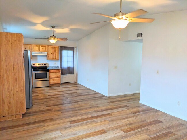 Building Photo - 3816 Kensington Pl