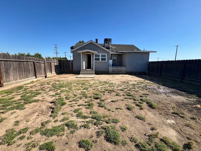 Building Photo - Adorable Country Home For Rent