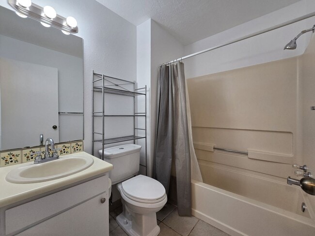 Building Photo - 1300 Iris St