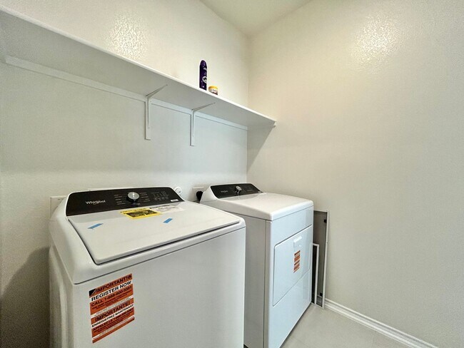 Building Photo - Spacious & Updated 4/BR 3/5/BA Home with M...