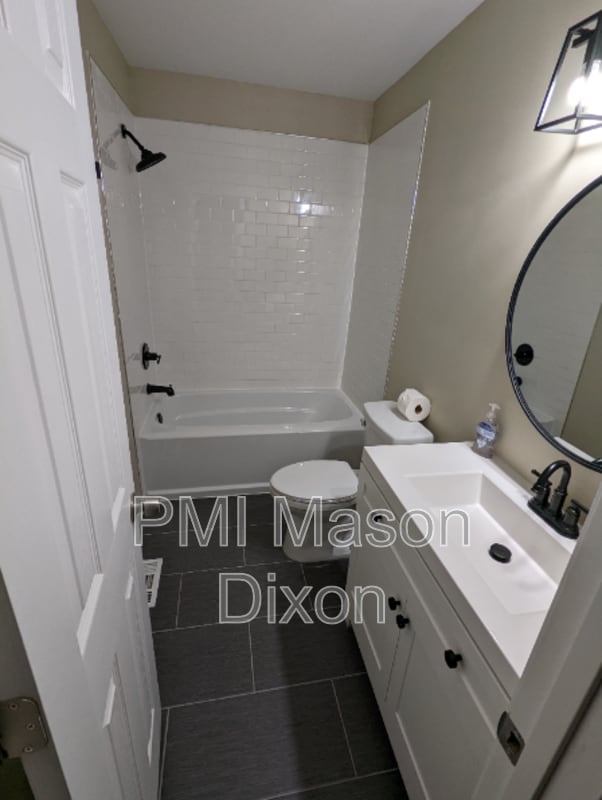 Building Photo - 944 Fern Trail