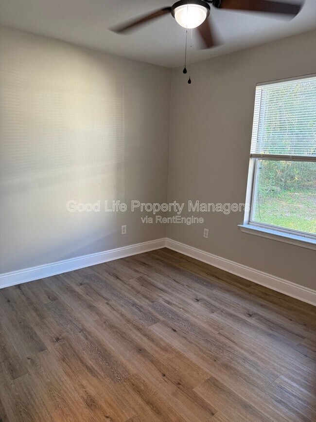 Building Photo - 8444 Chisholm Rd