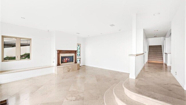 Building Photo - 1060 Skyline Dr