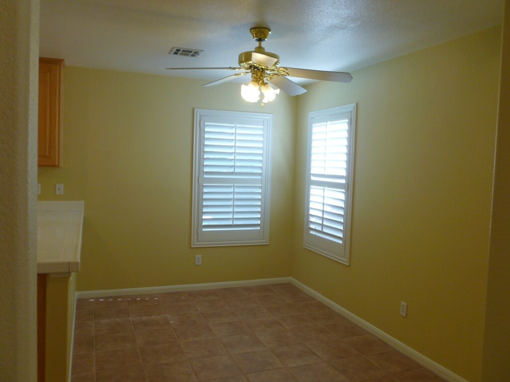 Building Photo - 208 Chaco Canyon Dr